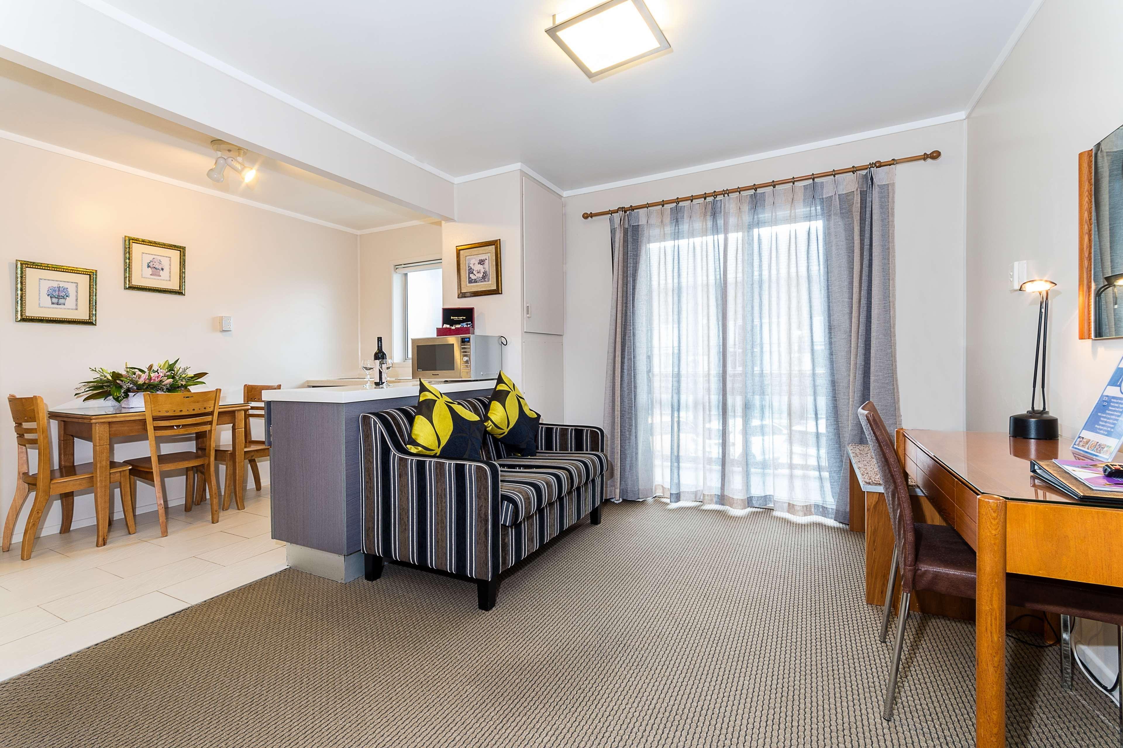 Best Western Newmarket Inn & Suites Оукланд Екстериор снимка