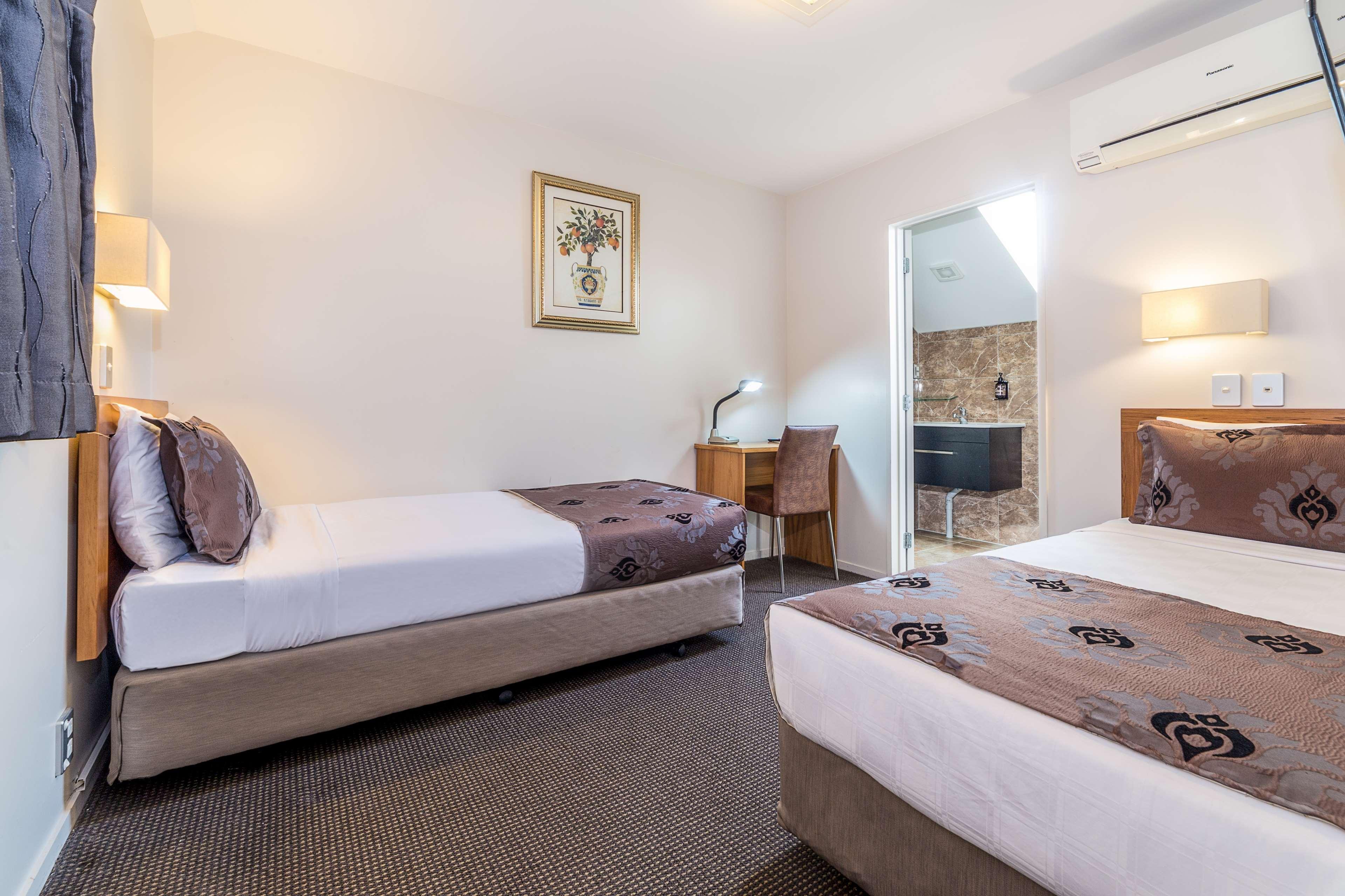Best Western Newmarket Inn & Suites Оукланд Екстериор снимка