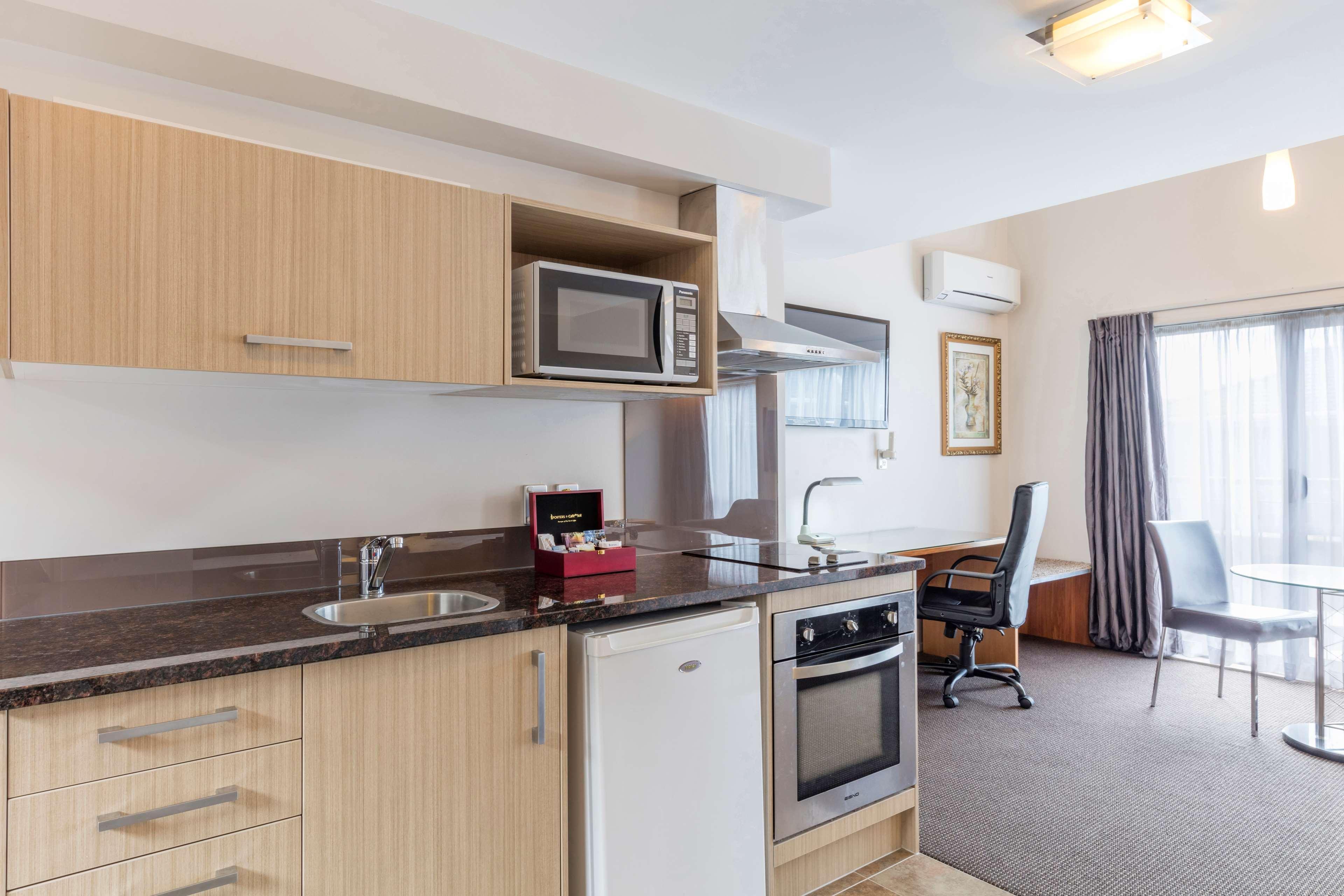 Best Western Newmarket Inn & Suites Оукланд Екстериор снимка
