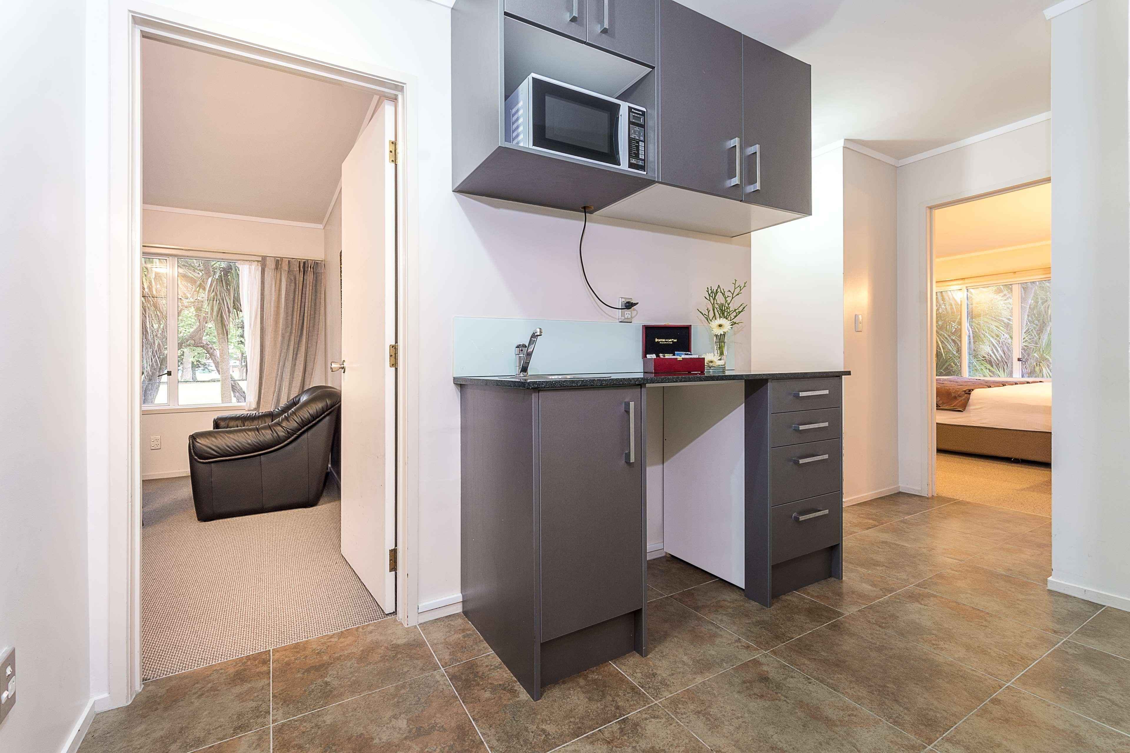 Best Western Newmarket Inn & Suites Оукланд Екстериор снимка