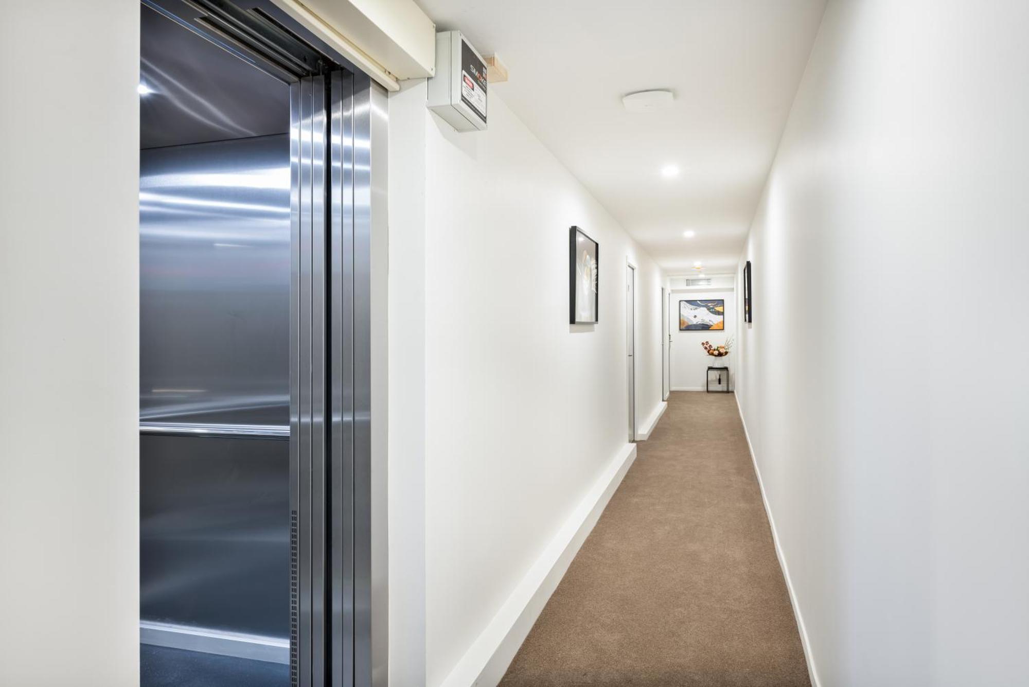 Best Western Newmarket Inn & Suites Оукланд Екстериор снимка