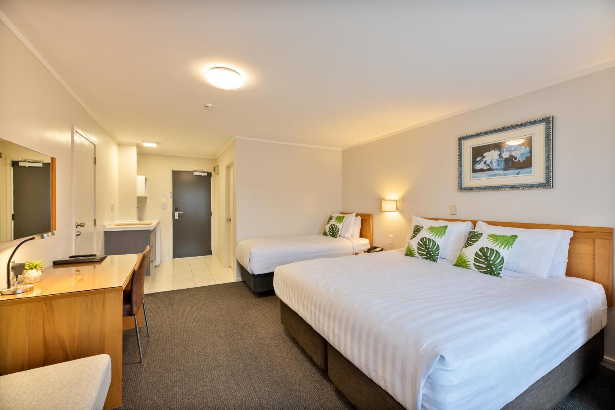 Best Western Newmarket Inn & Suites Оукланд Екстериор снимка