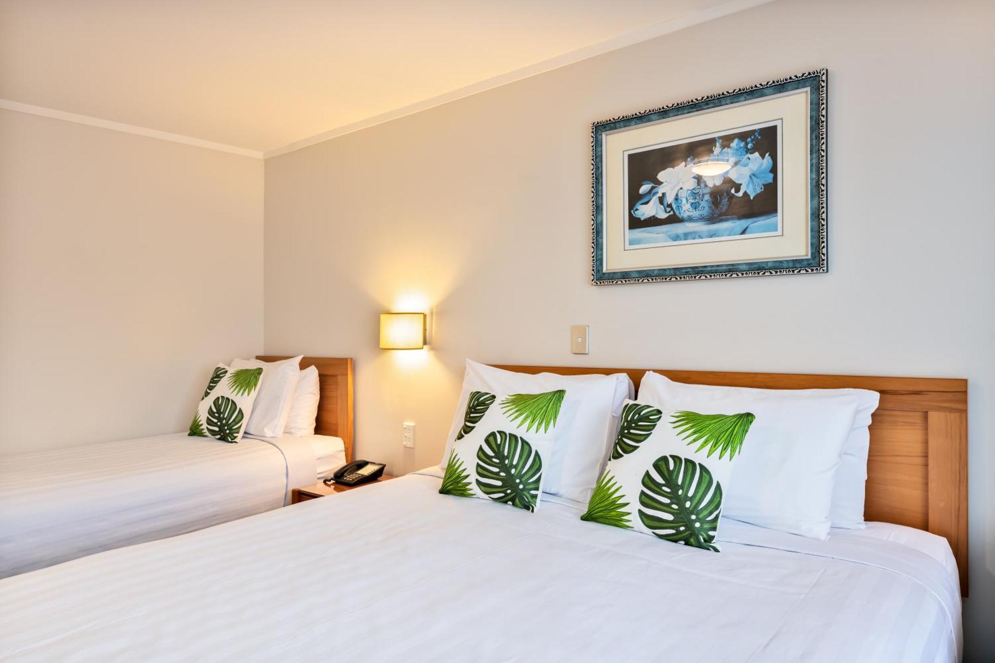 Best Western Newmarket Inn & Suites Оукланд Екстериор снимка