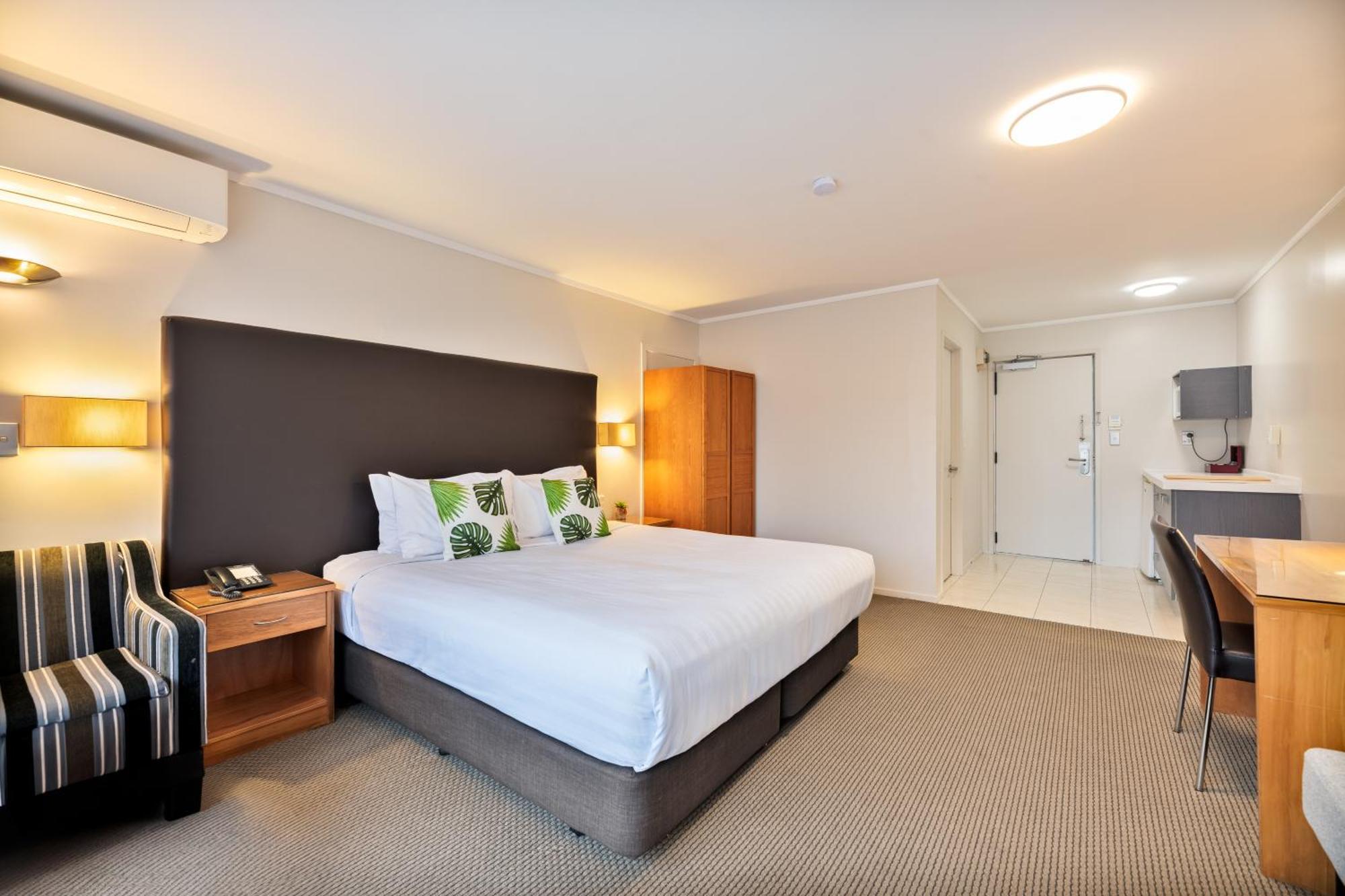 Best Western Newmarket Inn & Suites Оукланд Екстериор снимка