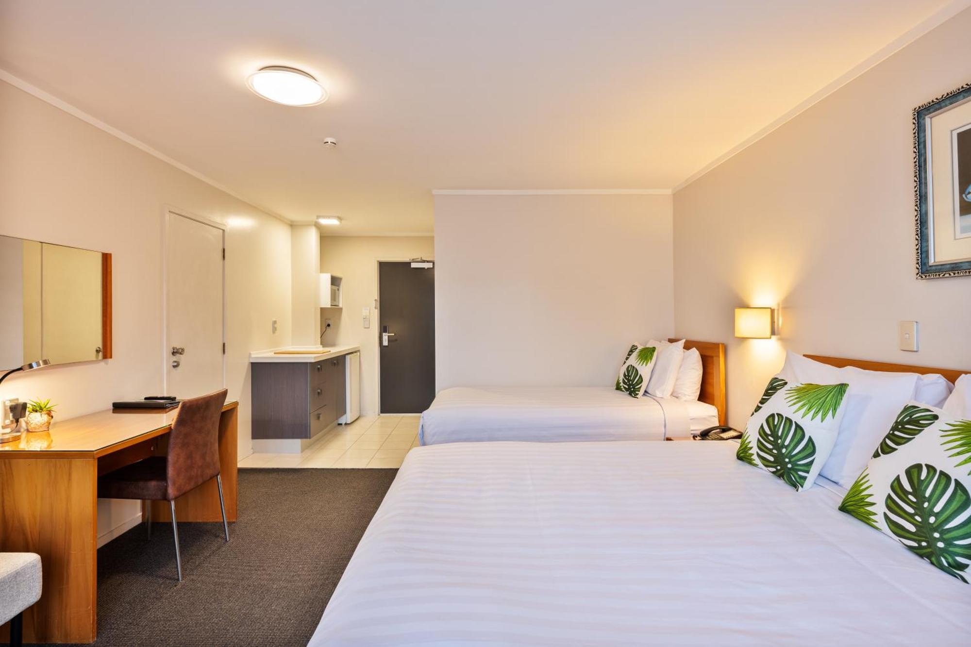 Best Western Newmarket Inn & Suites Оукланд Екстериор снимка